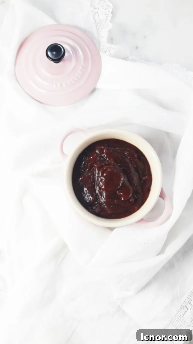 This sweet & spicy whiskey BBQ sauce is bursting with flavor! We love it with beef, pork, chicken and turkey and we always make it when we serve fajitas! | ahedgehoginthekitchen.com