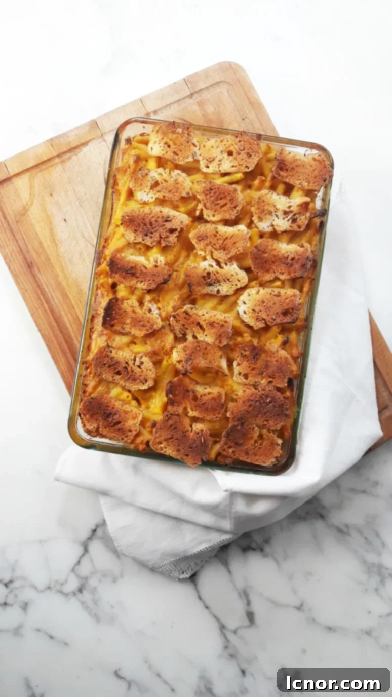 Pumpkin mac and cheese - make this for Thanksgiving. www.ahedgehoginthekitchen.com.