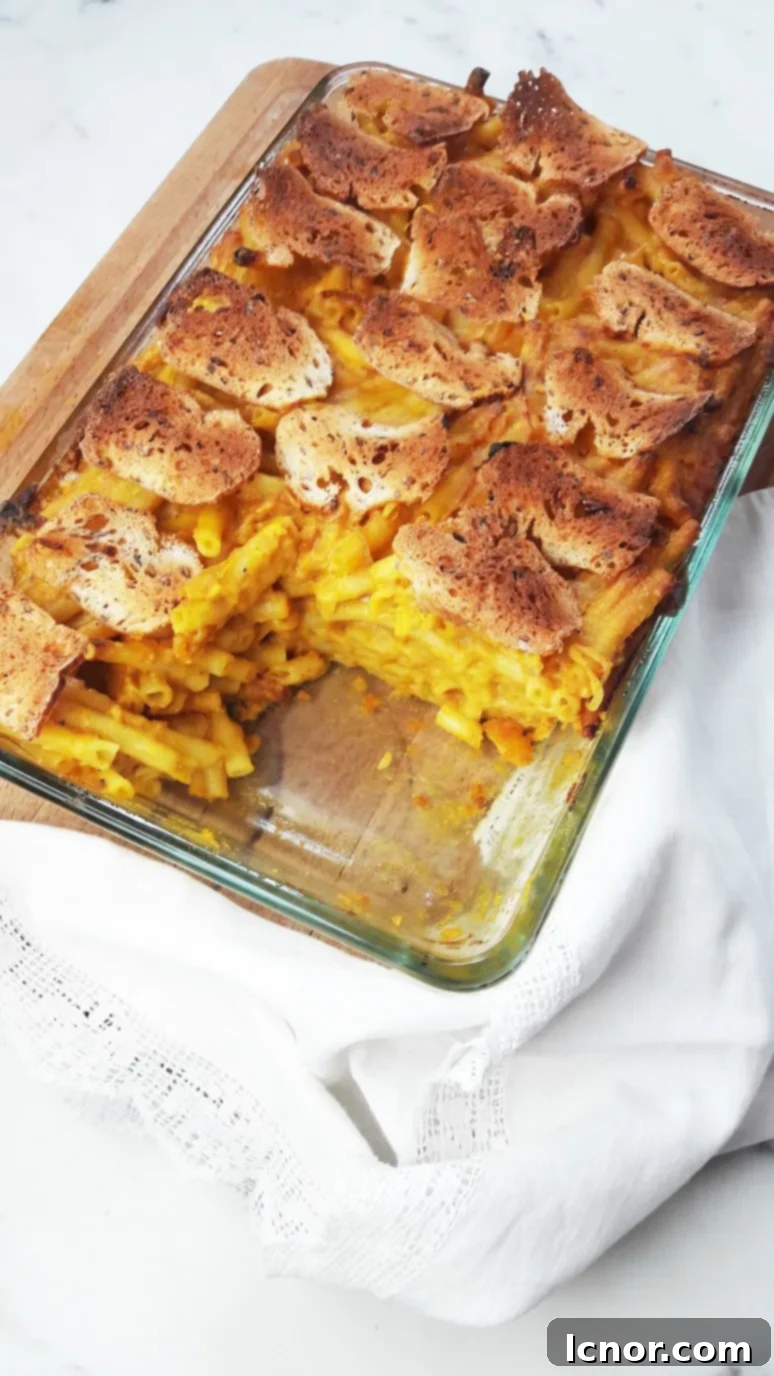 Pumpkin mac and cheese - make this for Thanksgiving. www.ahedgehoginthekitchen.com.