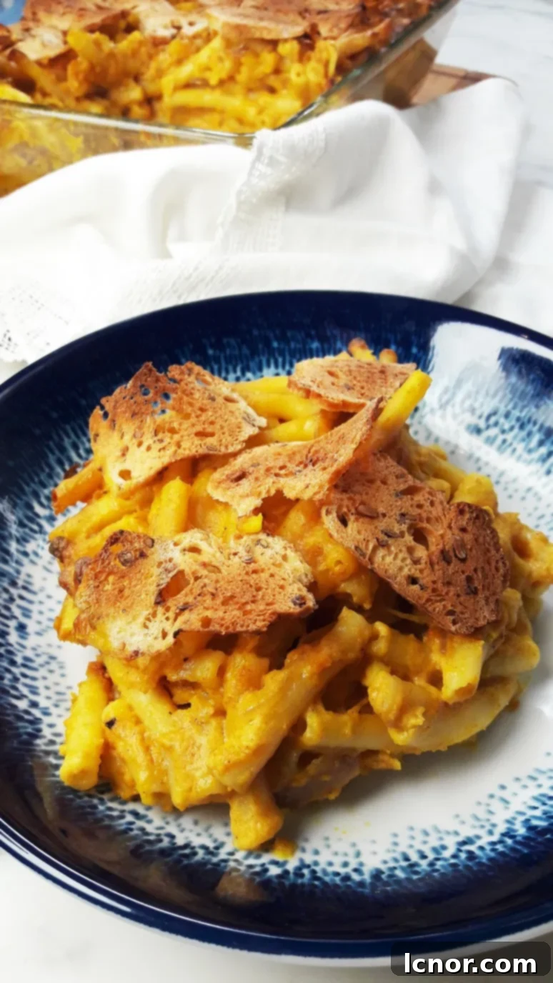 Pumpkin mac and cheese - make this for Thanksgiving. www.ahedgehoginthekitchen.com.