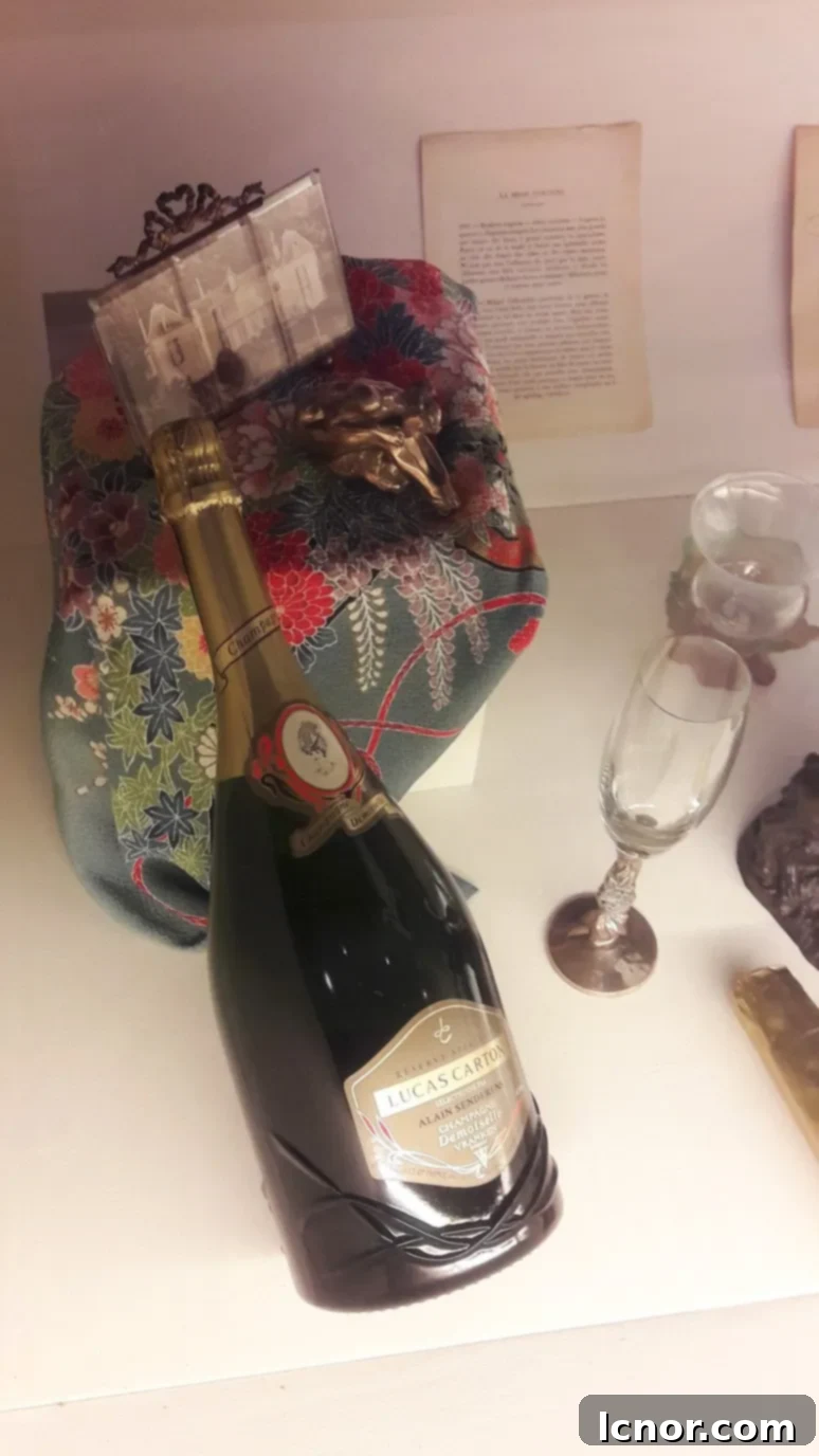 Art Deco details in Villa Demoiselle. A Hedgehog in the Kitchen. www.ahedgehoginthekitchen.com.