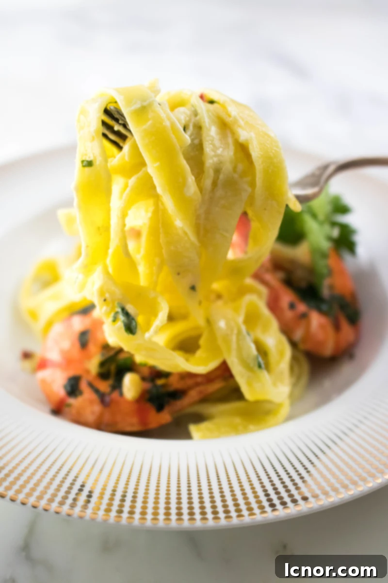 Shrimp Fettuccine Alfredo #fettuccinealfredo #pastarecipes #easydinners #shrimprecipe - ahedgehoginthekitchen.com