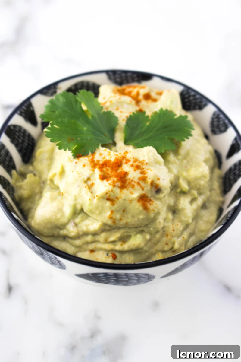 Healthy avocado hummus #avocado #hummus #vegetarian #glutenfree