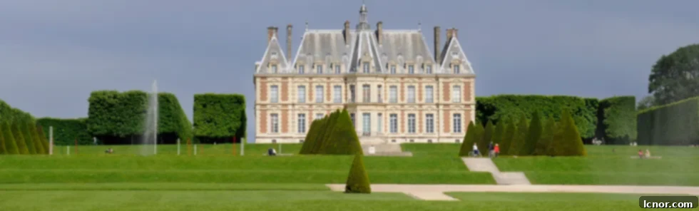 Chateau de Sceaux et le Parc de Sceaux large chateau surrounded by the park and gardens
