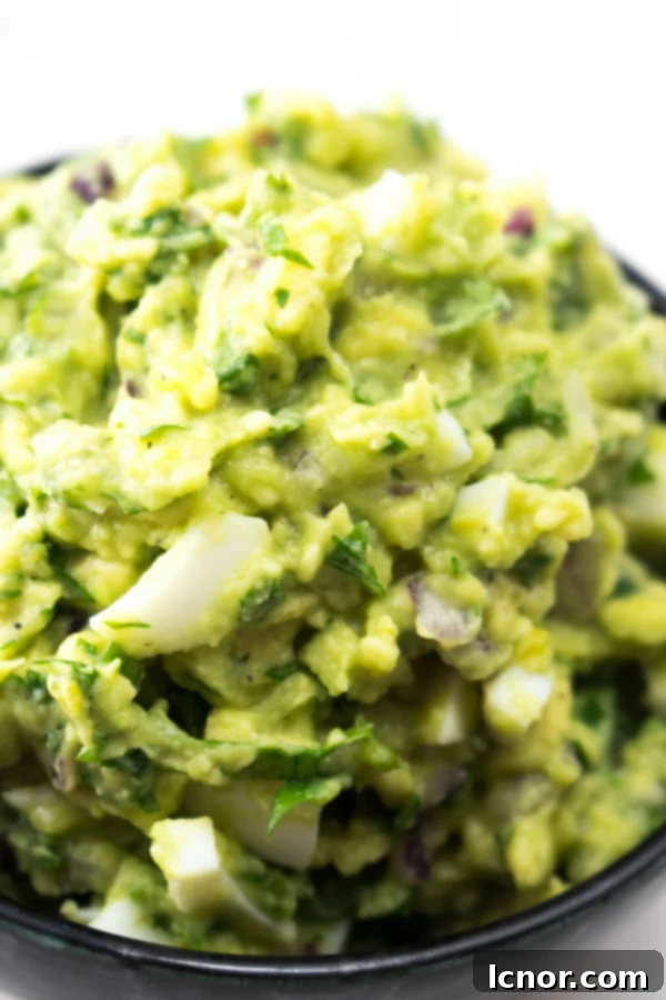 Delicious Nicaraguan Guacamole ready to be served