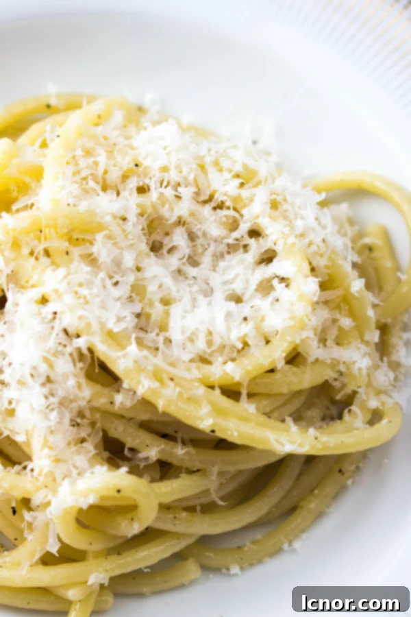 Bucatini cacio e pepe