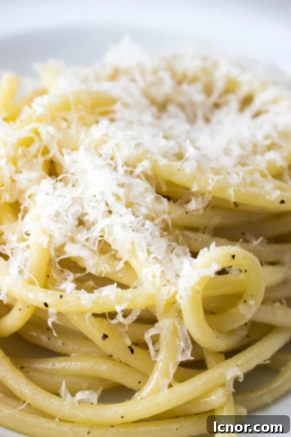 Bucatini cacio e pepe